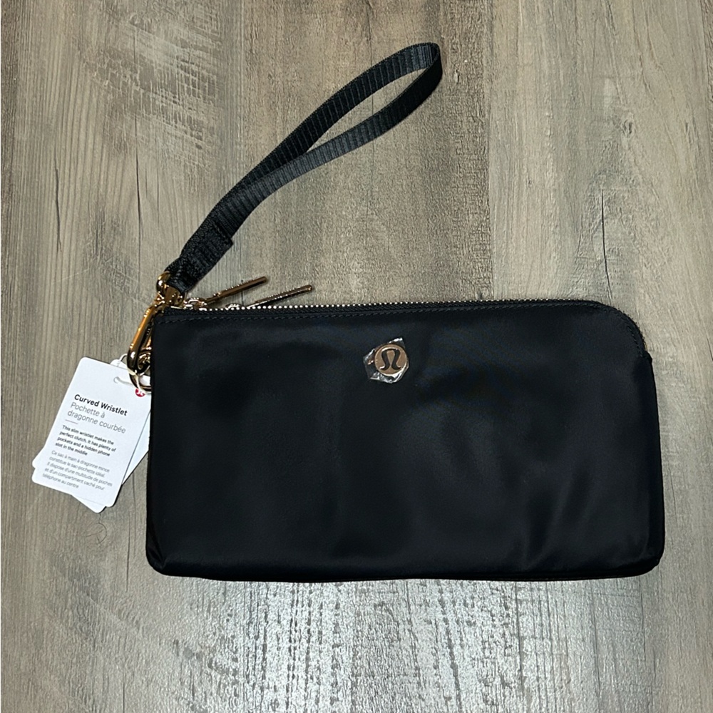 NWT Lululemon Curved Wristlet *black & gold* 2 pockets (card holders)